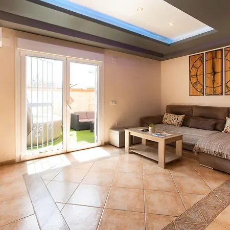 Town Center House With Jacuzzi בית נופש *