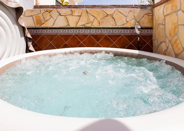 Tatil Evi Town Center House With Jacuzzi Nerja